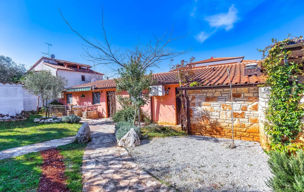 Oasi Apartment Porec Exterior photo