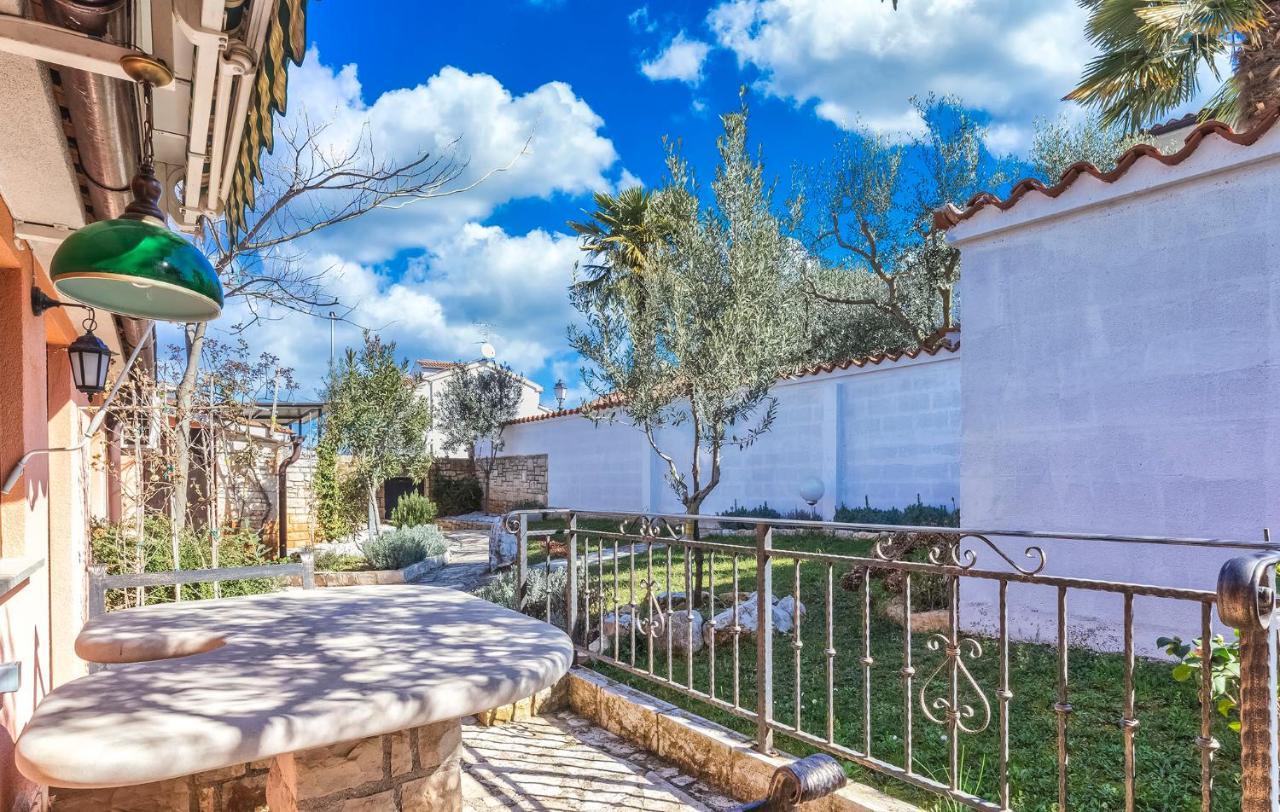 Oasi Apartment Porec Exterior photo