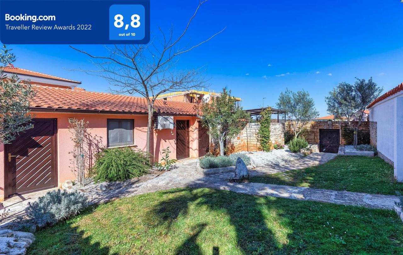 Oasi Apartment Porec Exterior photo