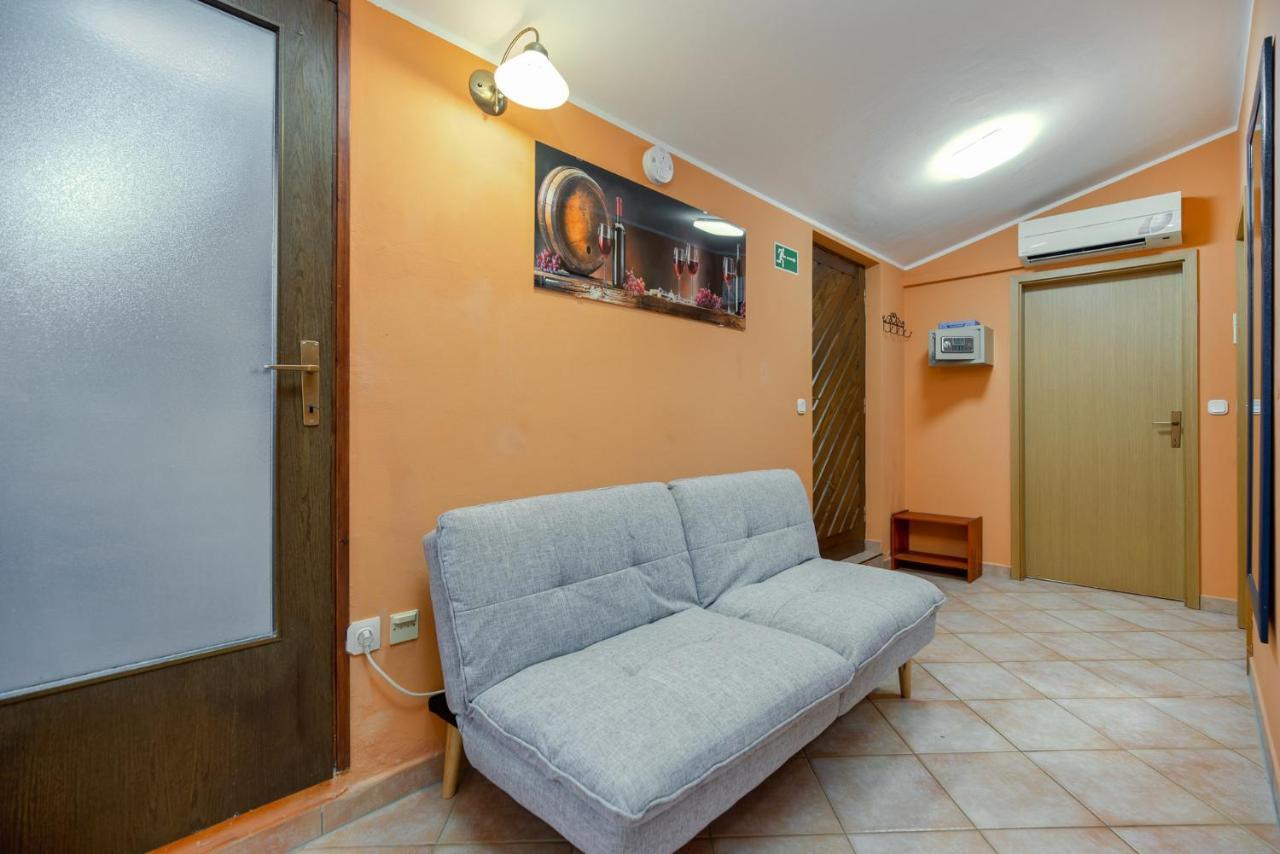 Oasi Apartment Porec Exterior photo