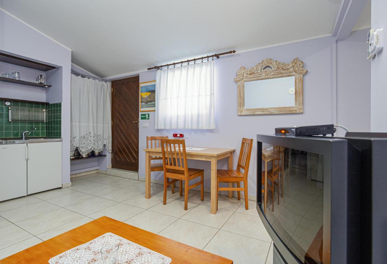 Oasi Apartment Porec Exterior photo