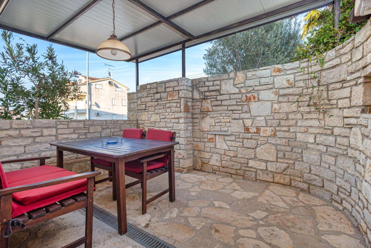 Oasi Apartment Porec Exterior photo