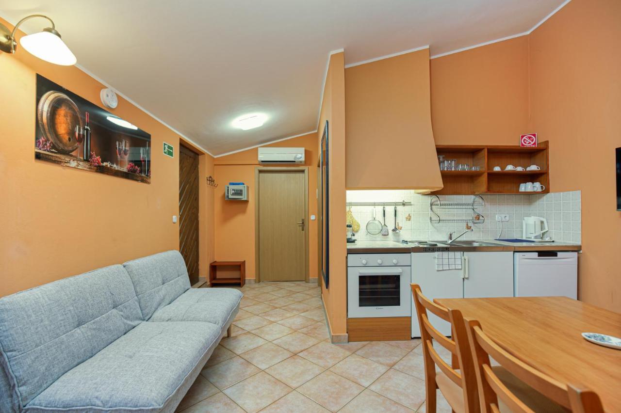 Oasi Apartment Porec Exterior photo