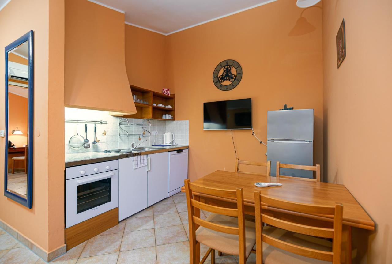 Oasi Apartment Porec Exterior photo